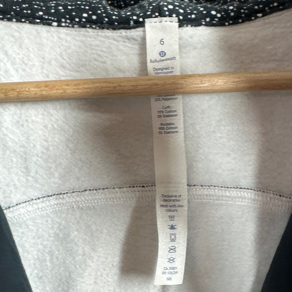 Lululemon Scuba‎ Hoodie Light Cotton Fleece
Night View White Black - Picture 9 of 12